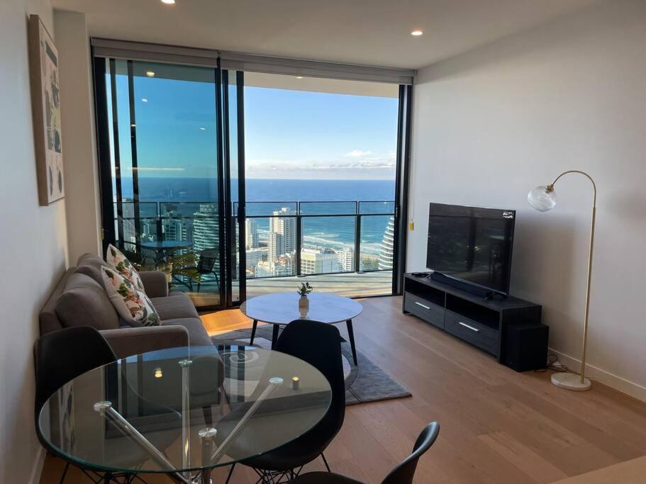 Stunning Oceanview 2br In The Heart Of Broadbeach 44f Apartment