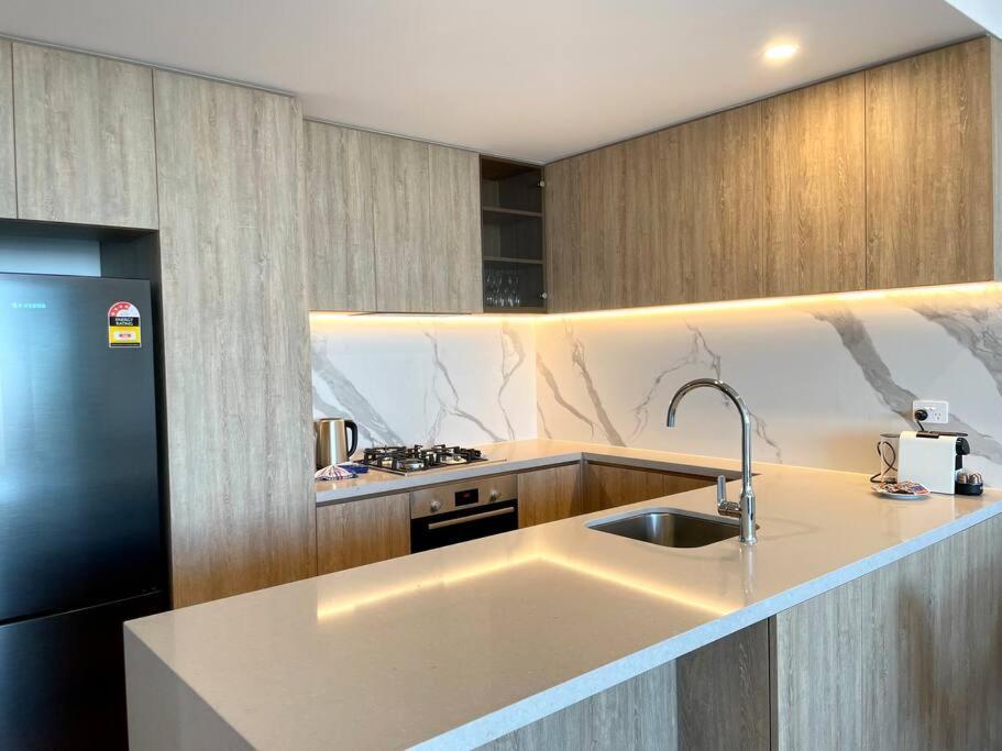 Apartment Stunning Oceanview 2br In The Heart Of Broadbeach 44f