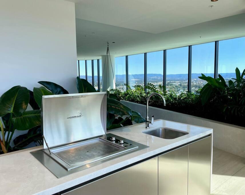 Apartment Stunning Oceanview 2br In The Heart Of Broadbeach 44f