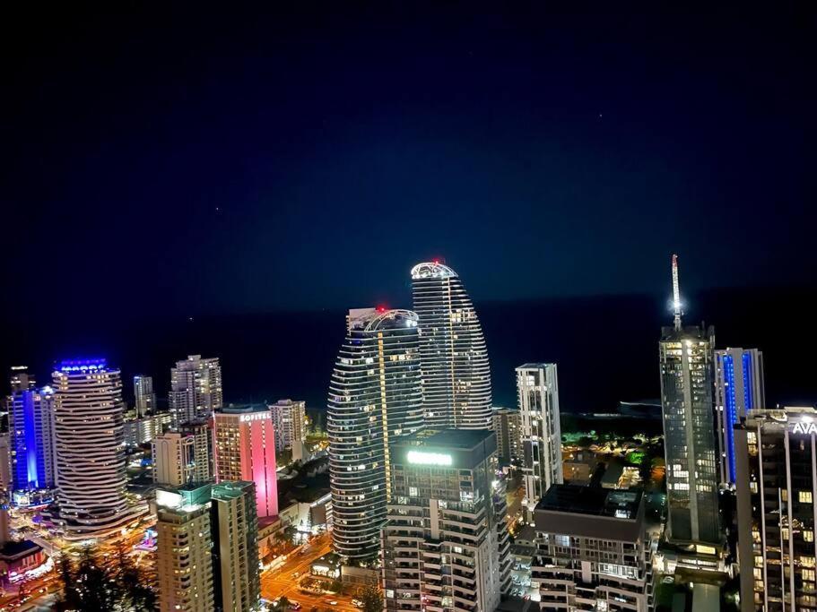 Stunning Oceanview 2br In The Heart Of Broadbeach 44f Apartment *