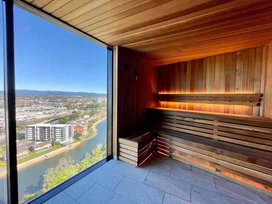 Stunning Oceanview 2br In The Heart Of Broadbeach 44f Apartment *